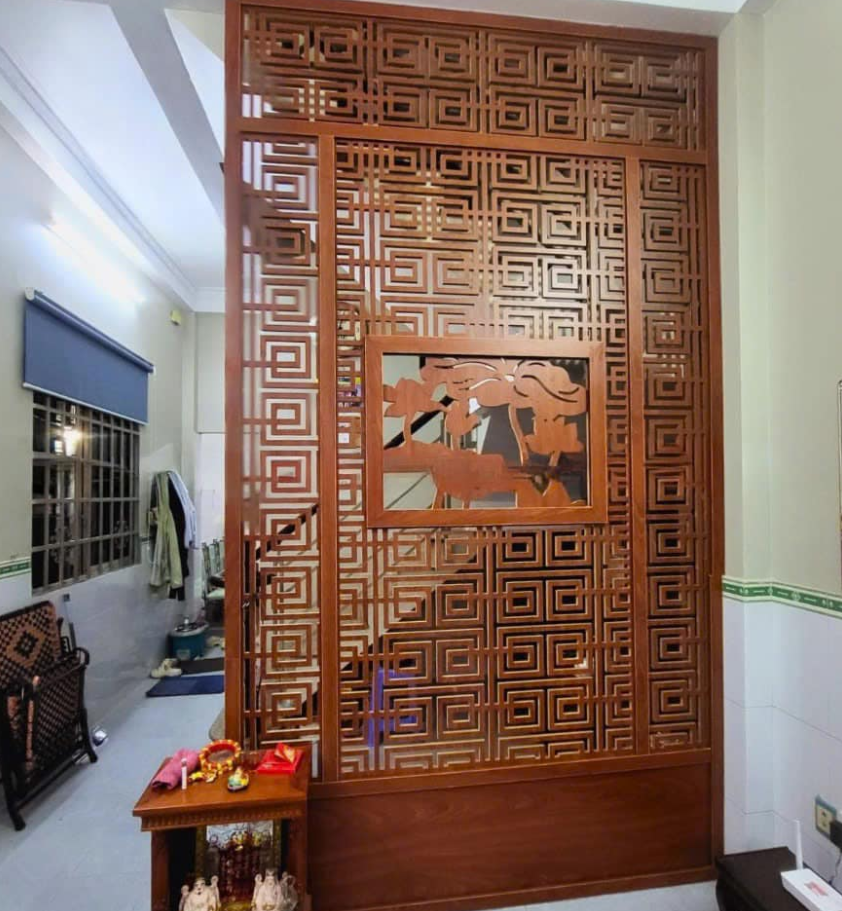 vách ngăn phòng thờ chữ vạn